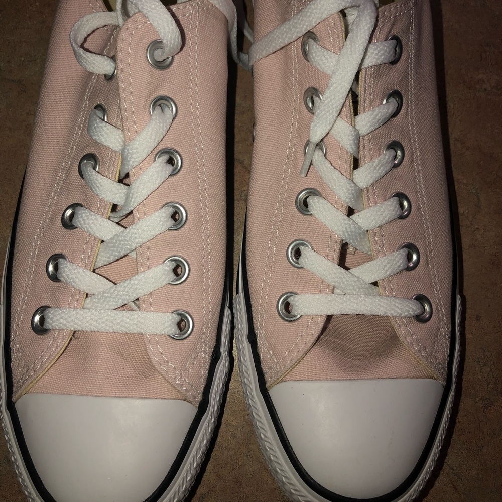 NWOT Pale Pink Converse Low Chuck Taylors